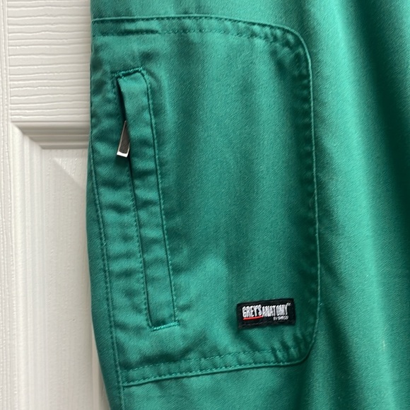 Greys Anatomy scrub set - Picture 7 of 11